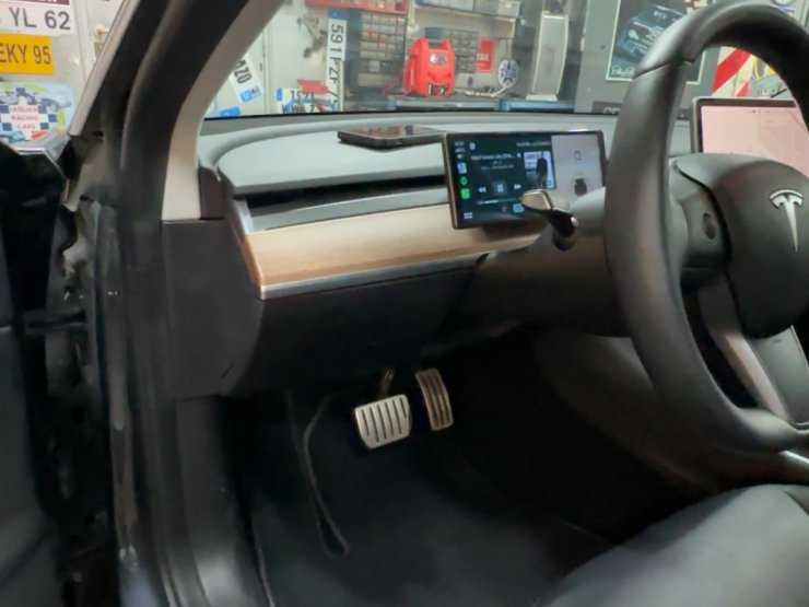 écran supplémentaire tesla CarPlay