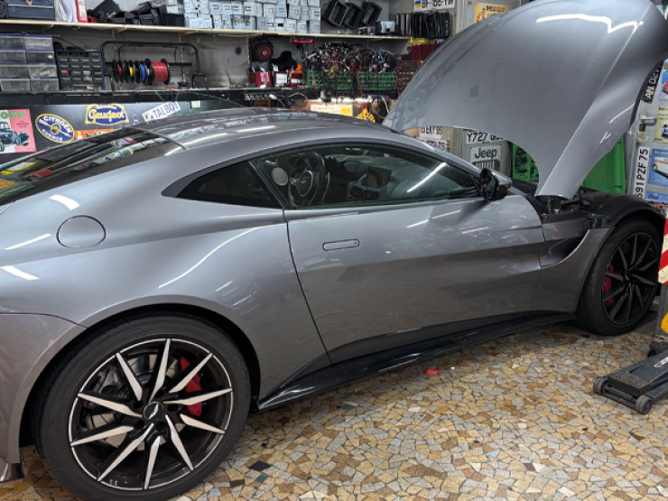 aston martin vantage