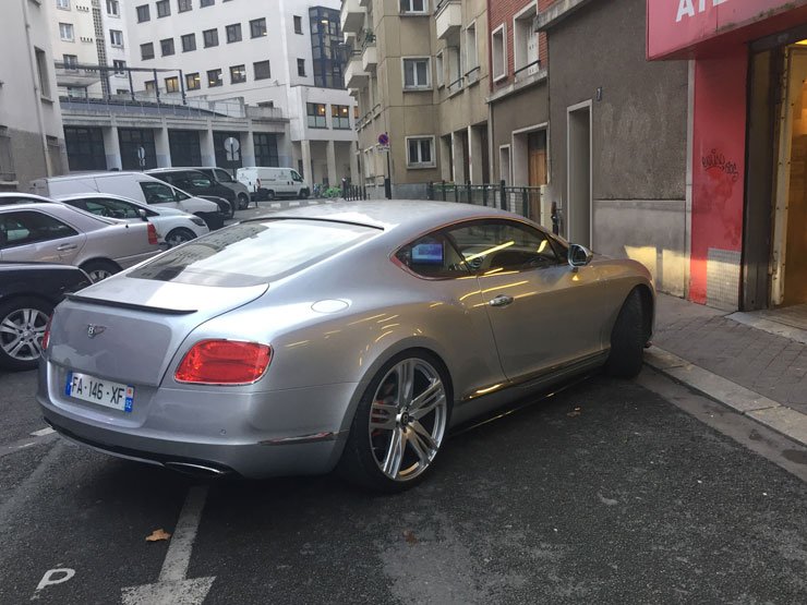 pose écran appuie tête Bentley