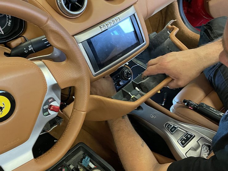 Pioneer apple CarPlay Ferrari california