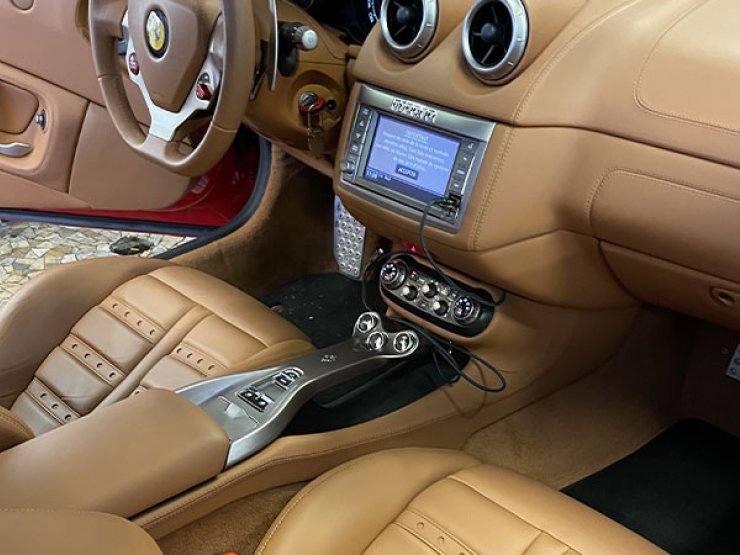 Pioneer apple CarPlay Ferrari california