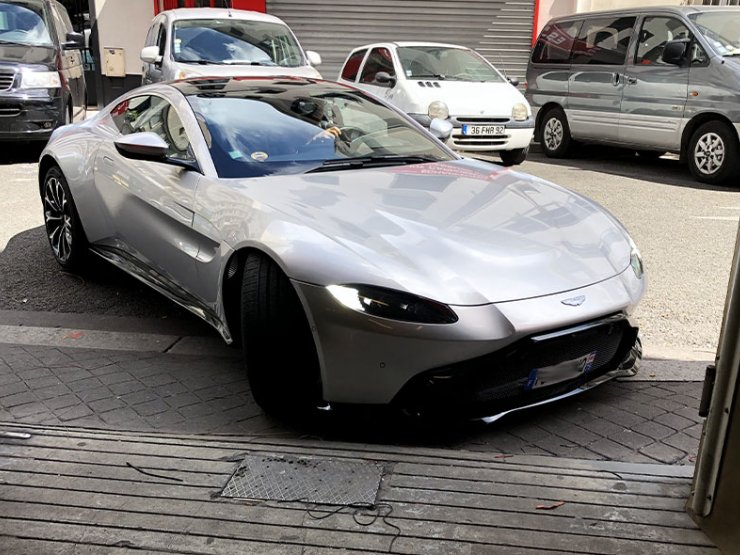 aston martin db11