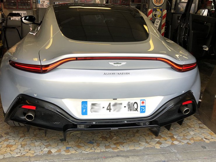 aston martin db11