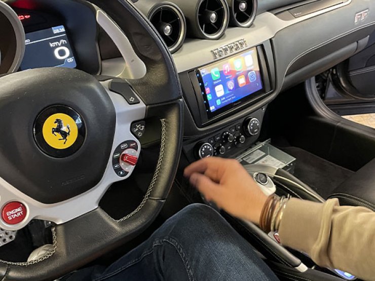 APPLE CARPLAY FERRARI