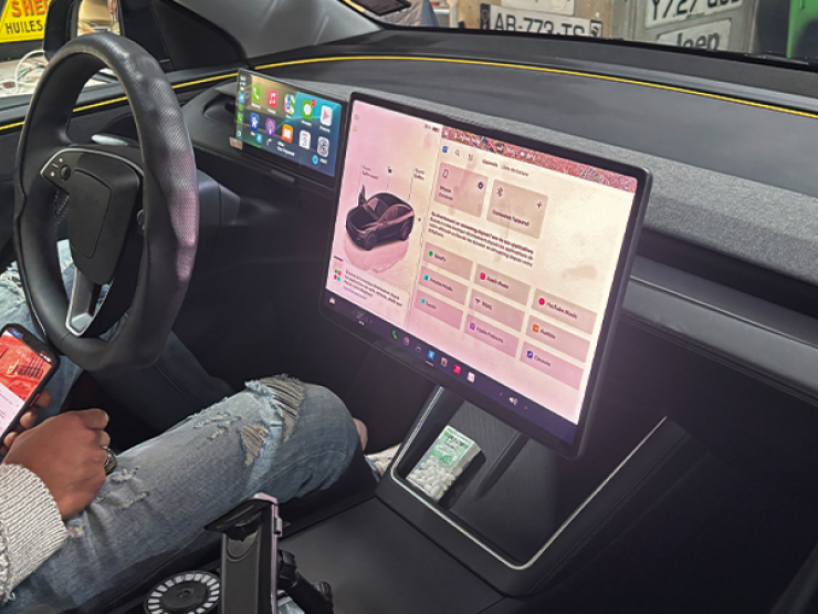 CarPlay tesla model y 2025
